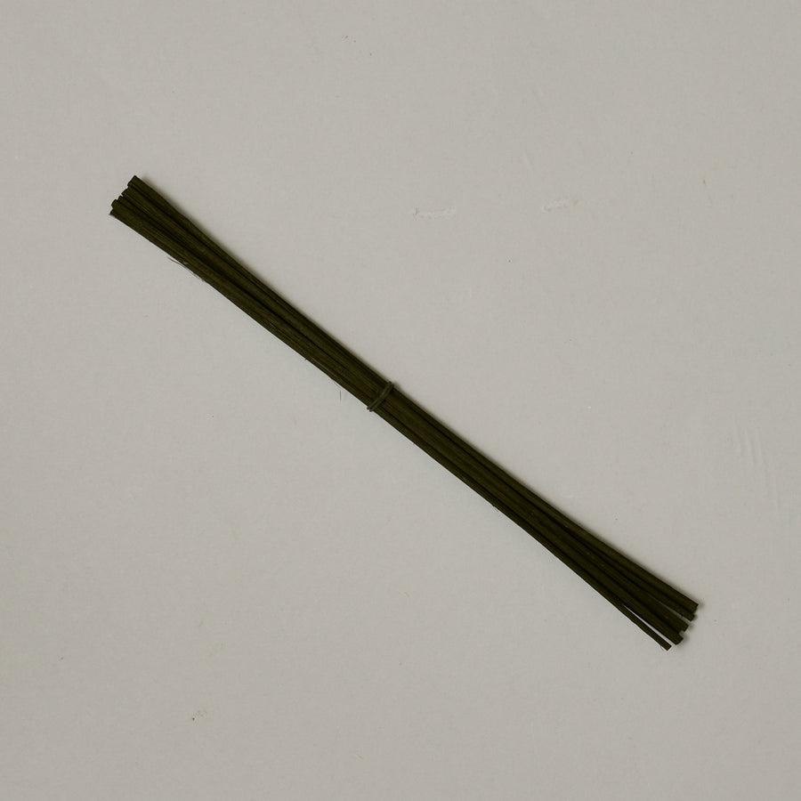 Bundle of 10 black rattan reeds - 30cm | True Grace